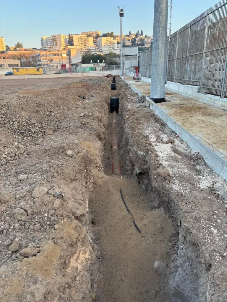 עבודות ושטח מגרש הכדורגל במגדל העמק