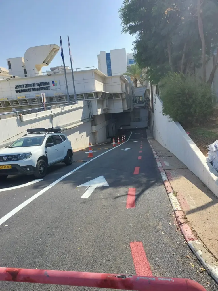 עבודות אספלט בבית החולים וולפסון