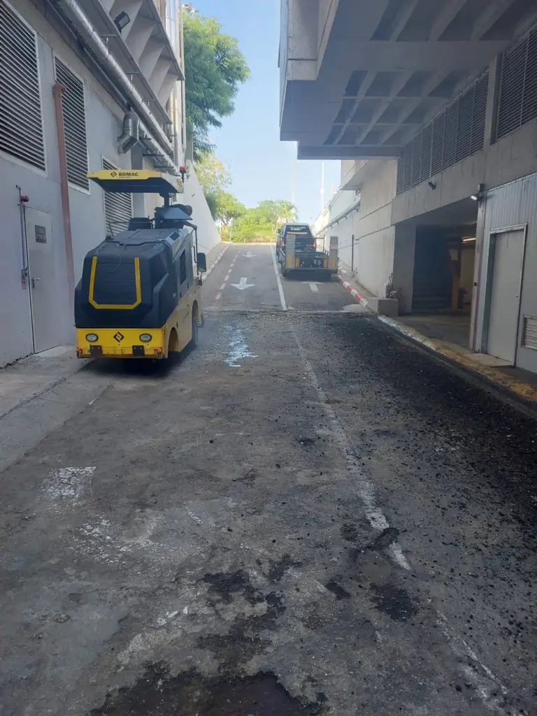 עבודות אספלט בבית החולים וולפסון
