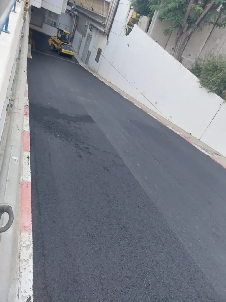 עבודות אספלט בבית החולים וולפסון